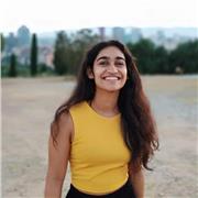 Profesora de inglés nativo, imparto clases particulares a gente de todas las edades, desde niños pequeños a gente mayor. Estudio turismo y siempre me han marcado mucha importancia en tener énfasis en la conversación. Me gusta dar clases particulares y ver